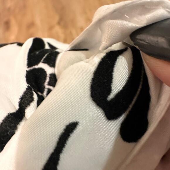 NWOT Nicole Miller New York white and black bow tie hooded puffer vest size 6 - Picture 5 of 5